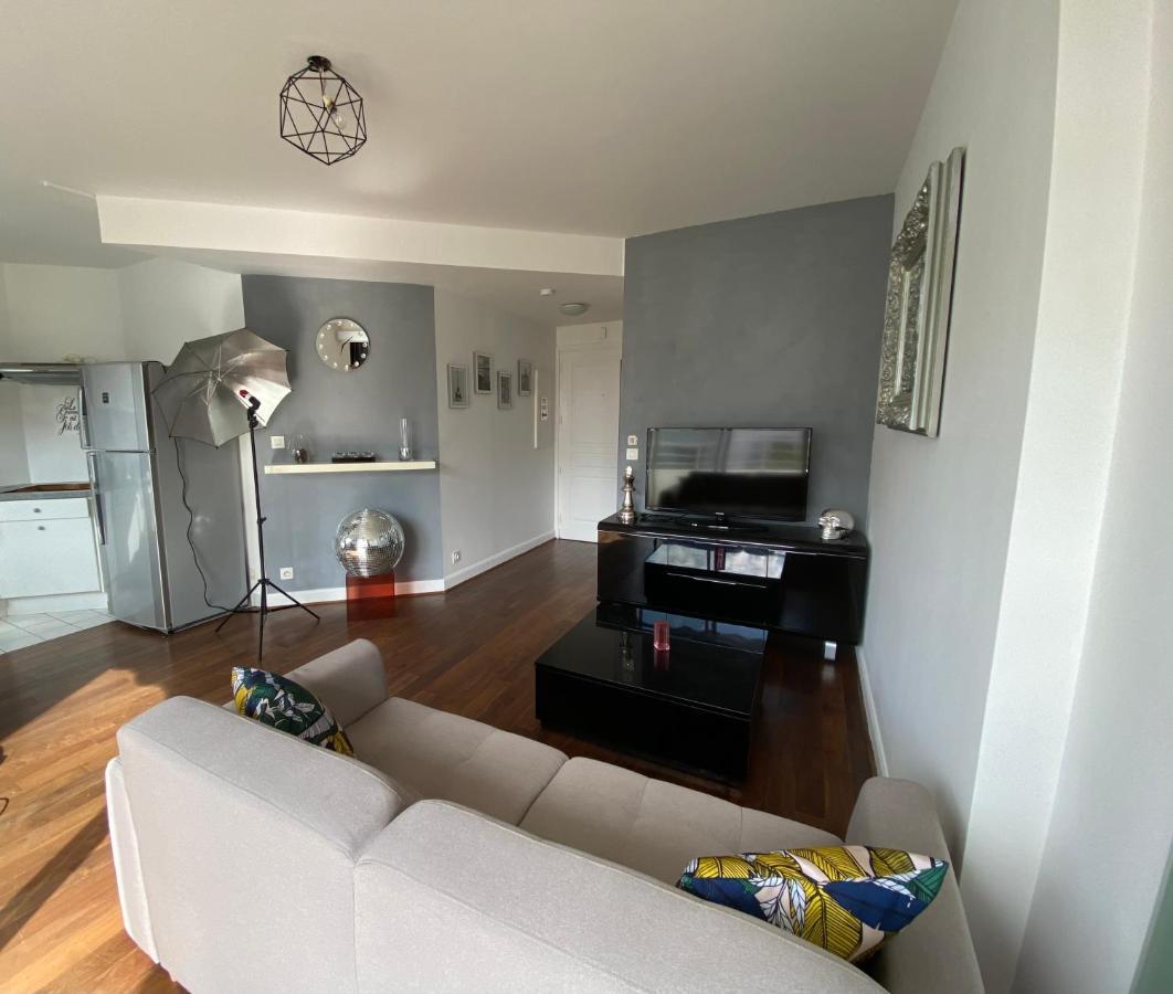 Charmant Appartement En Bord De Cher Сант-Авертан Екстериор снимка