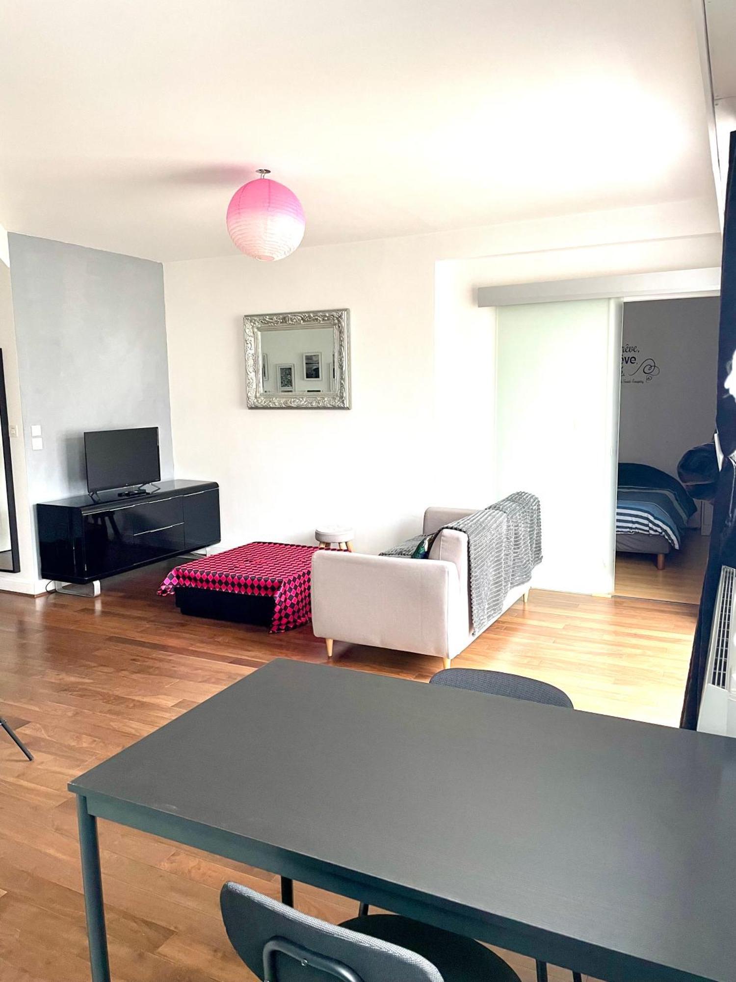 Charmant Appartement En Bord De Cher Сант-Авертан Екстериор снимка