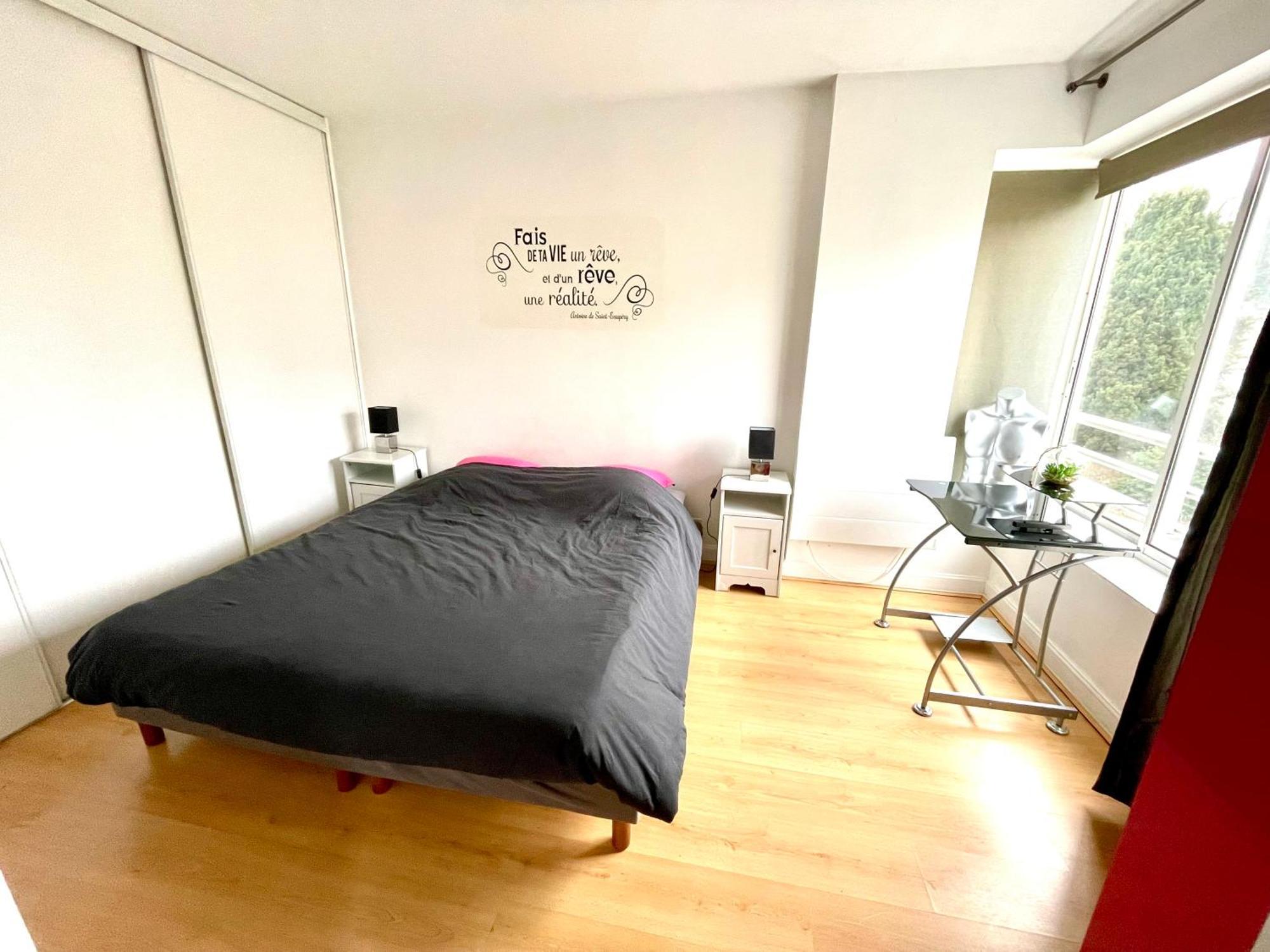 Charmant Appartement En Bord De Cher Сант-Авертан Екстериор снимка
